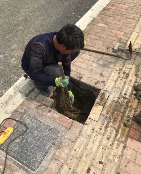 LED路燈安裝現(xiàn)場(chǎng)