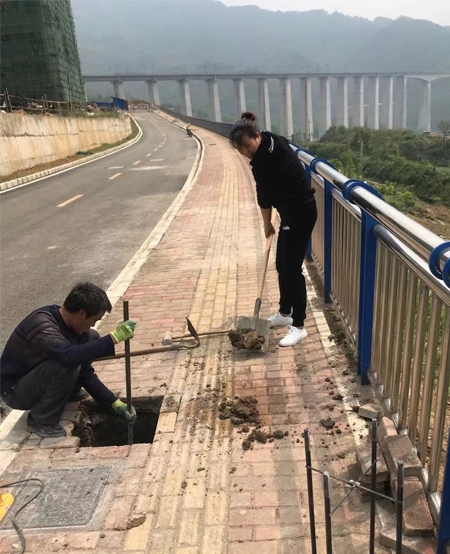 LED路燈安裝現(xiàn)場(chǎng)